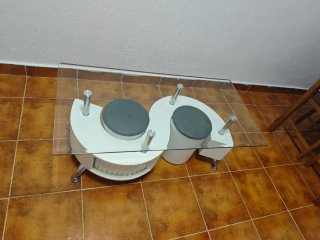 Mesa de cristal con 2 taburetes