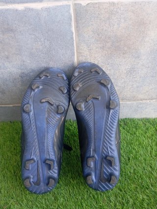 Botas de fútbol Nike T.33 Negras
