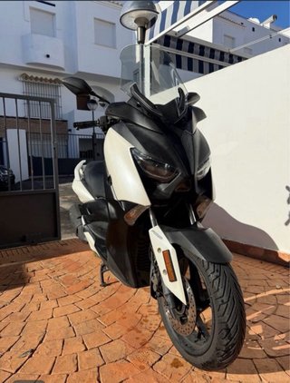 Yamaha XMAX 300 Scooter