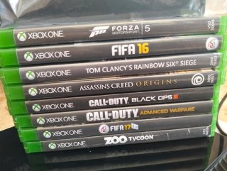 Xbox One con 3 mandos y juegos