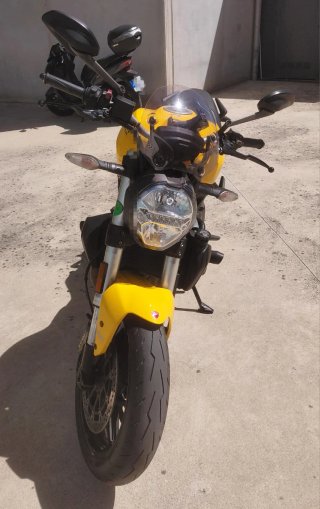 Ducati Monster 821 en perfecto estado