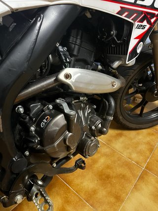 Rieju MRT Supermotard Blanca y Negra