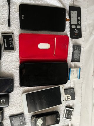 Lote 10 Teléfonos Antiguos y Cargadores