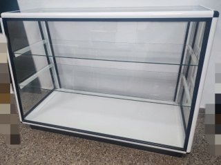 Mostrador de cristal y aluminio blanco