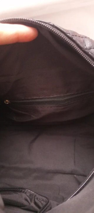 Bolso de mano y hombro negro