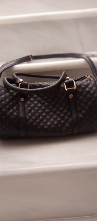 Bolso de mano y hombro negro