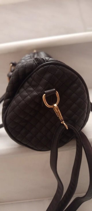 Bolso de mano y hombro negro