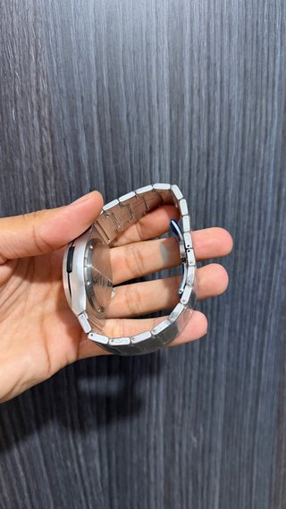 Reloj de pulsera clásico plateado