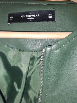 Cazadora verde efecto piel Talla L
