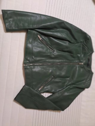Cazadora verde efecto piel Talla L