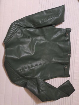 Cazadora verde efecto piel Talla L
