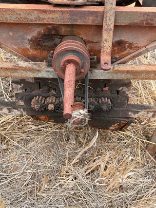 Peladora de almendras antigua para tractor
