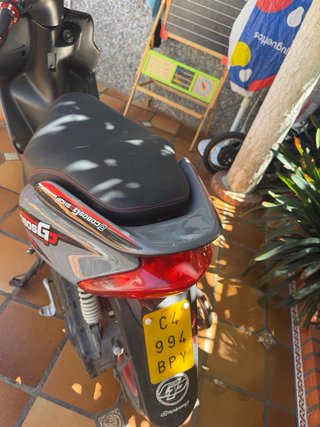 Yamaha Jog 49cc Scooter Gris/Rojo