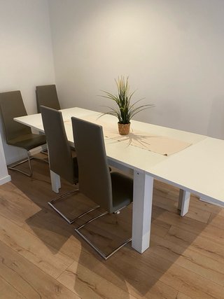 Mesa de comedor blanca moderna