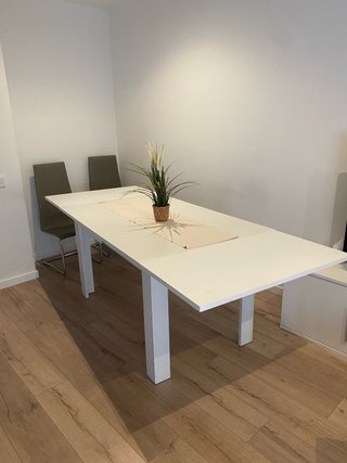 Mesa de comedor blanca moderna