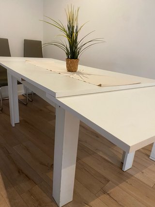 Mesa de comedor blanca moderna