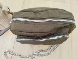 Dos bolsos chica: verde y beige.Precio por el pack