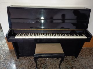 Piano de pared Baldwin negro