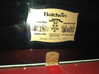 Piano de pared Baldwin negro