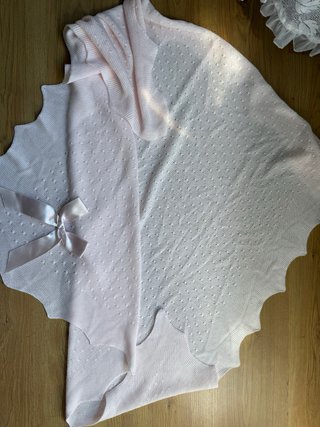 Toquilla rosa con lazo de satén
