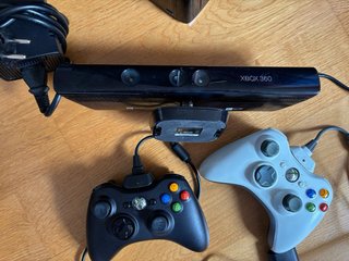 Xbox 360 + 2 mandos + Kinect + 11 juegos