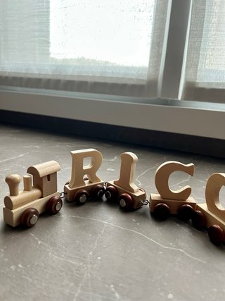 Lettere trenino in legno