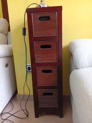 Cajonera de madera oscura