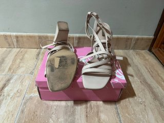 Sandalias de tiras beige tacón ancho