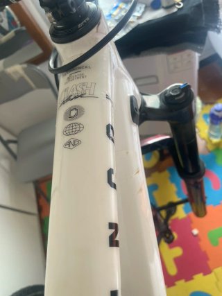 Cuadro Commencal Clash