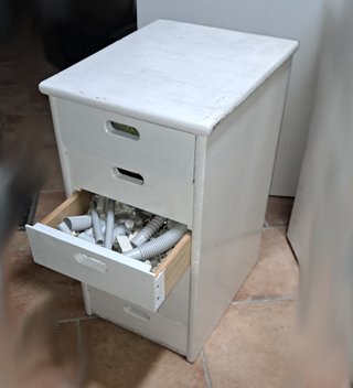 Mesa Nogal (maciza) 98x60x87cmx3cm + 2 Sillas Ikea