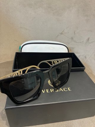 Occhiali da sole Versace neri e dorati