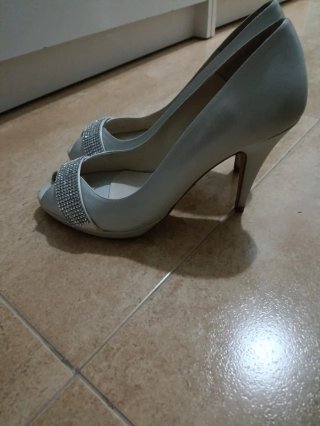 Zapatos de tacón con pedrería