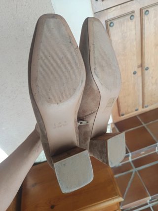 Botín tacón ancho Primark beige ante