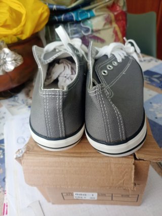 Zapatillas lona color gris  unisex talla 40