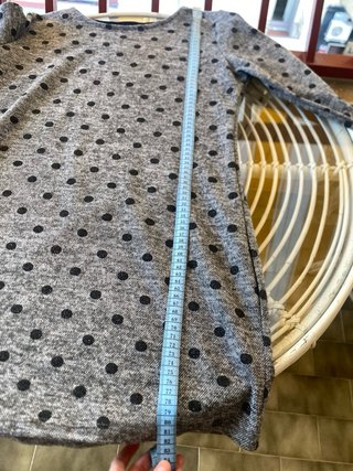 Vestido de lunares gris y negro