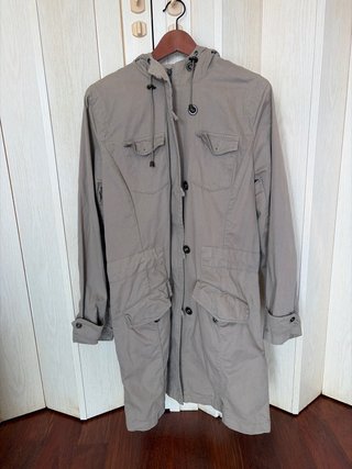 Chaqueta larga tipo parka beige