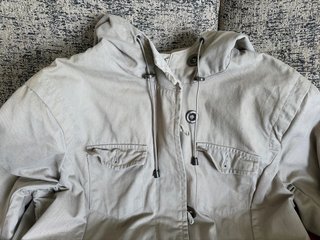 Chaqueta larga tipo parka beige