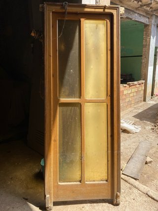 3 Puertas de madera con cristal anaranjado