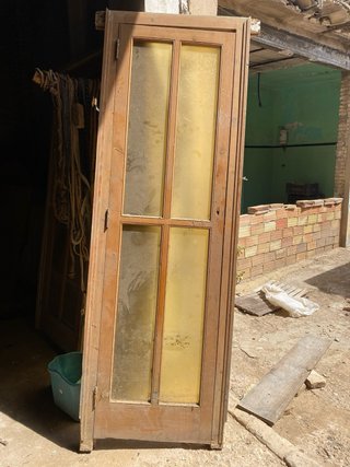 3 Puertas de madera con cristal anaranjado