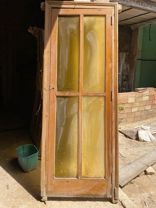 3 Puertas de madera con cristal anaranjado