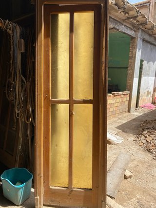 3 Puertas de madera con cristal anaranjado