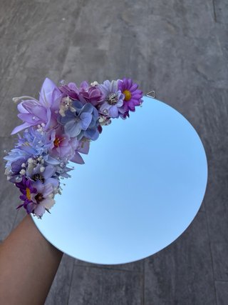 Specchio decorato con fiori viola