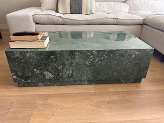 Mesa de centro de mármol verde