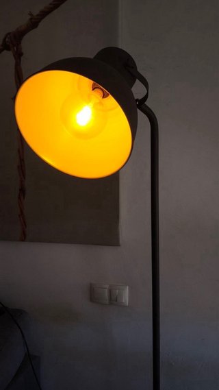 Lámpara de pie IKEA Negra y Blanca