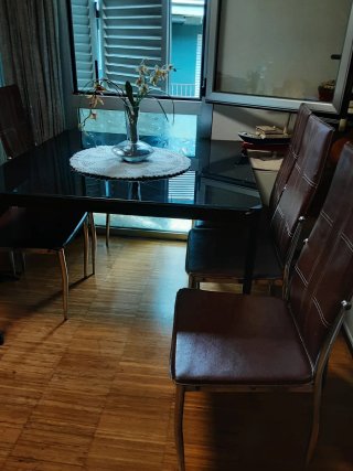 Mesa comedor de cristal negra con 6 sill