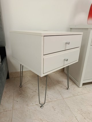 Mesita de noche blanca 2 cajones patas metálicas