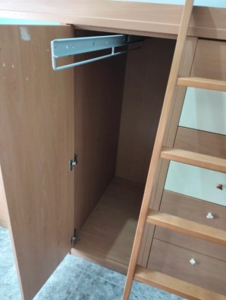 Habitación juvenil tren con camas, armarios y cajo