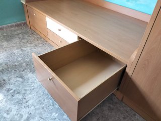 Habitación juvenil tren con camas, armarios y cajo