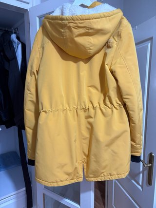 Abrigo/Parka Guess Amarillo mostaza