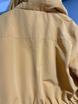 Abrigo/Parka Guess Amarillo mostaza